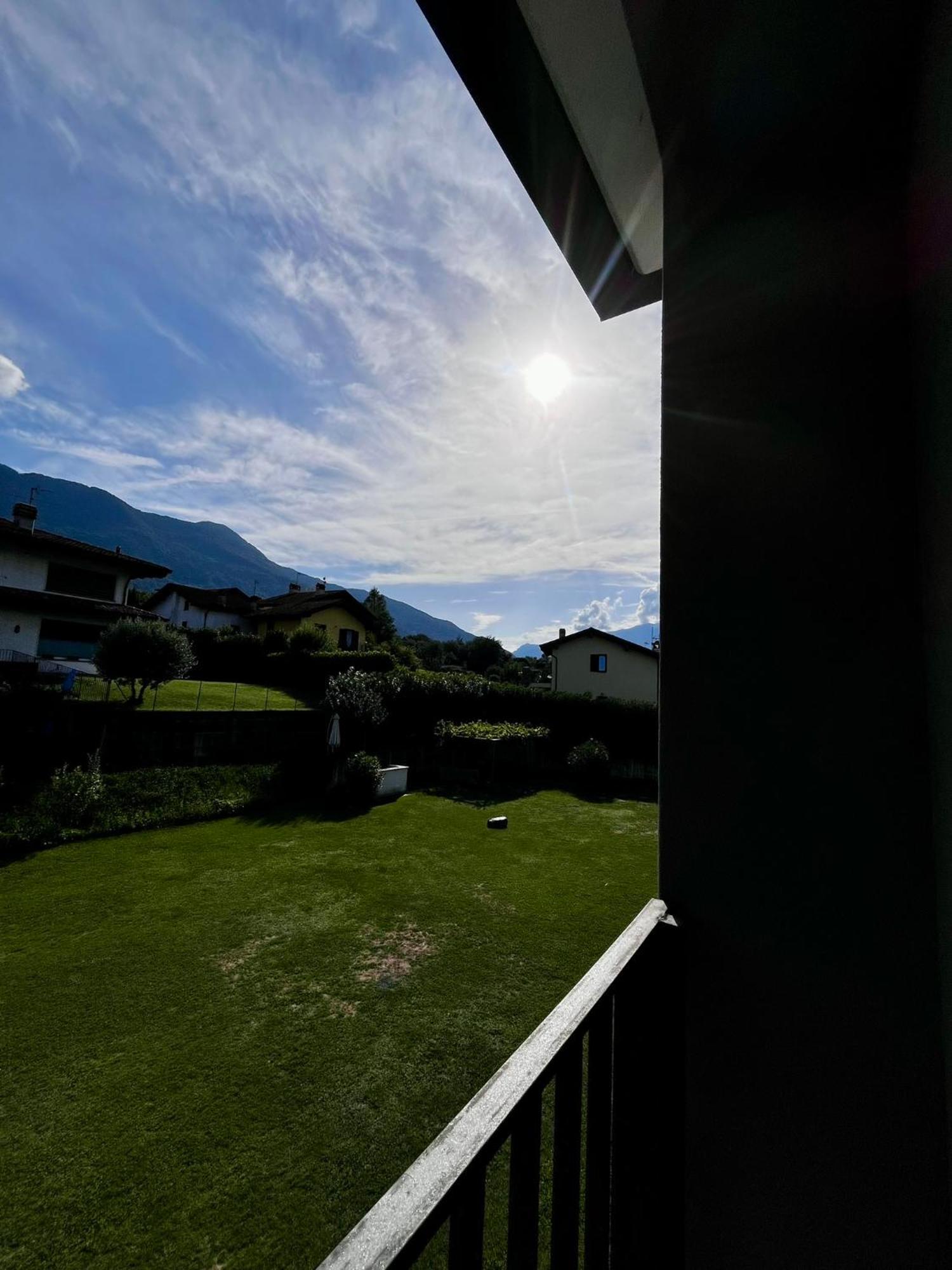 White House Lucia Villa Colico Bagian luar foto