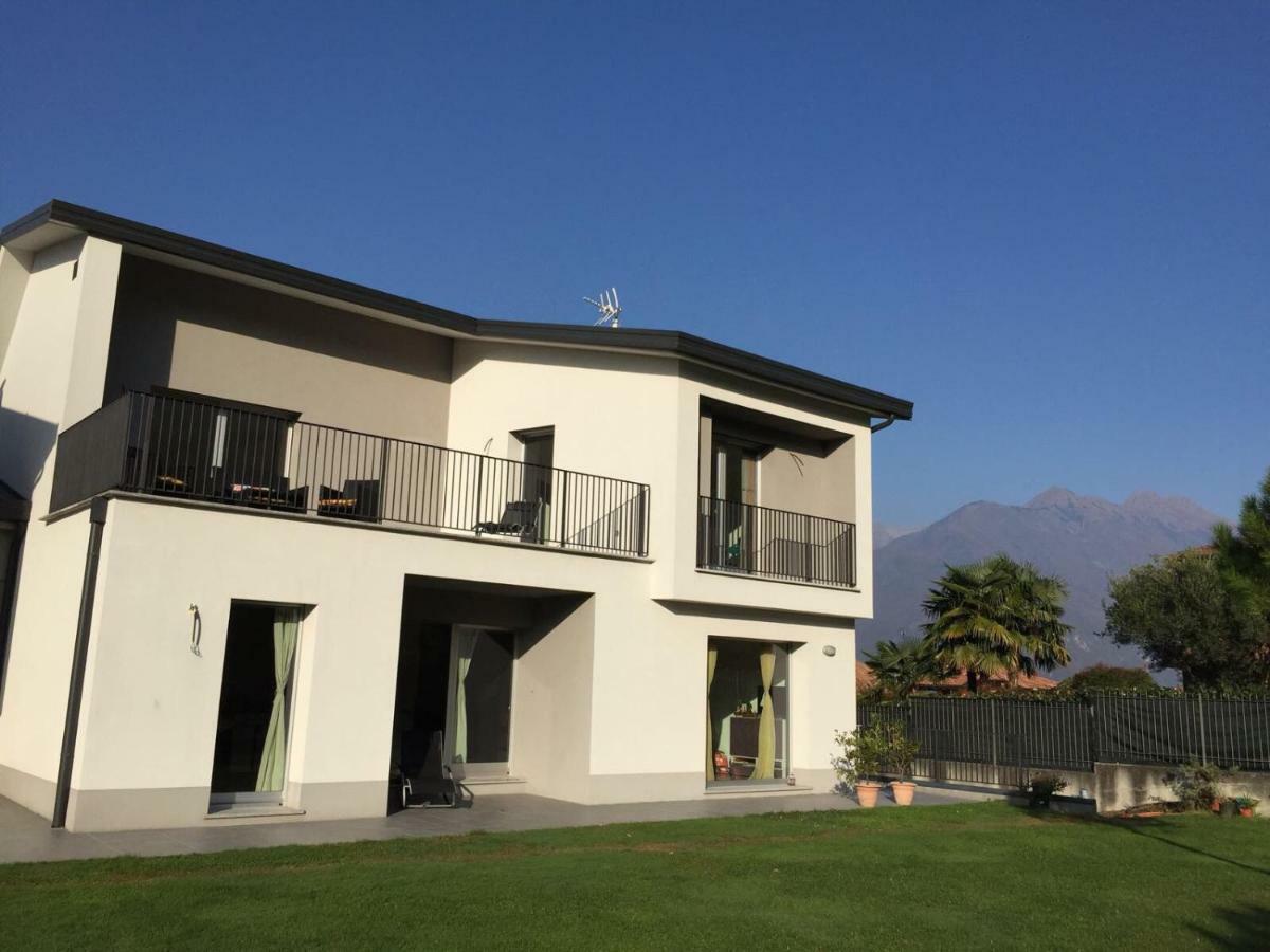 White House Lucia Villa Colico Bagian luar foto
